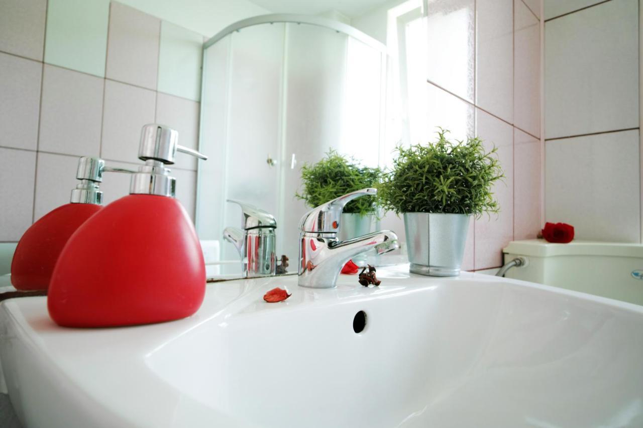 Luxury Apartament Apartment Bucharest Exterior photo